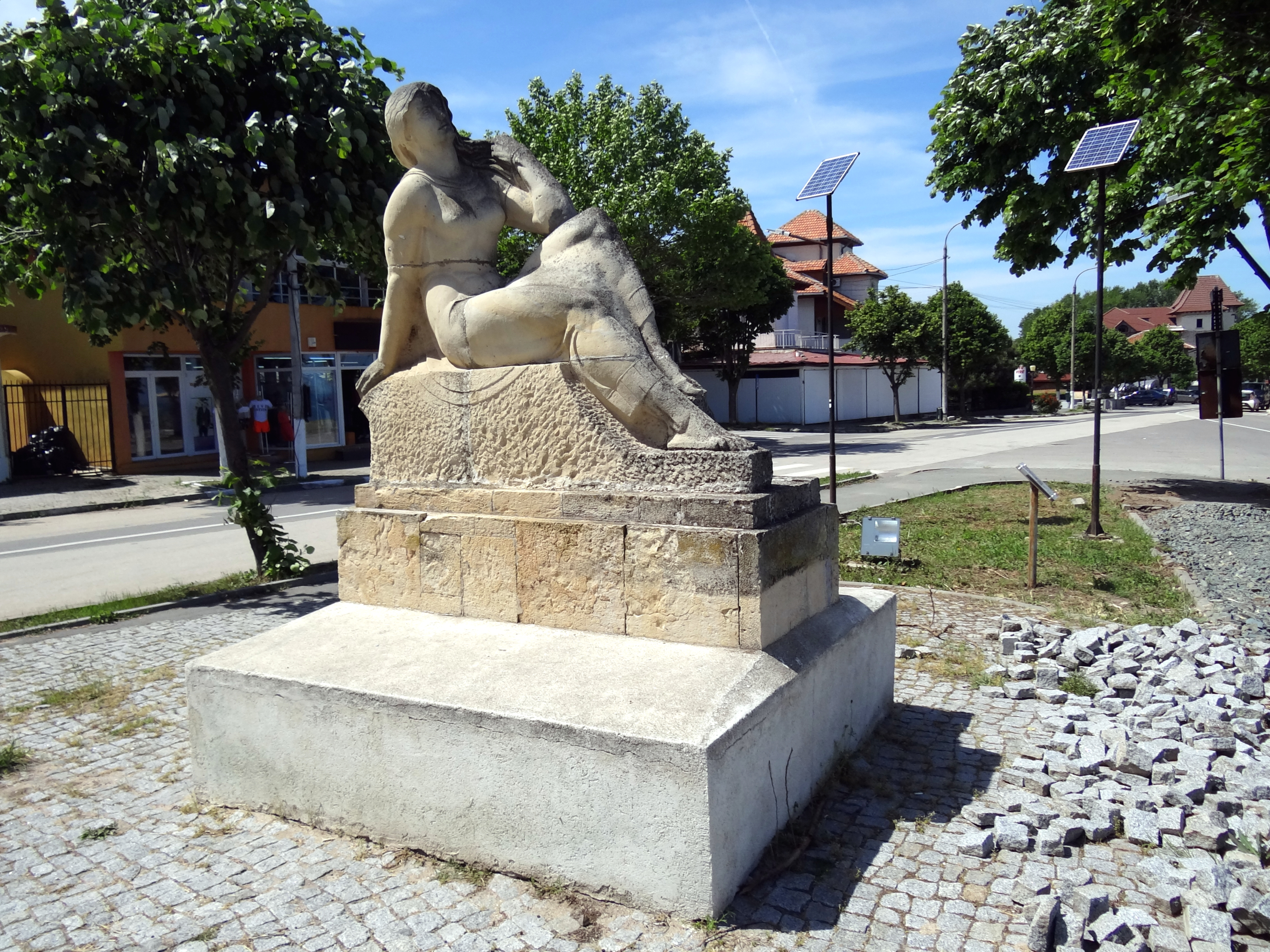 Eforie Sud - statuia Poezia din parc