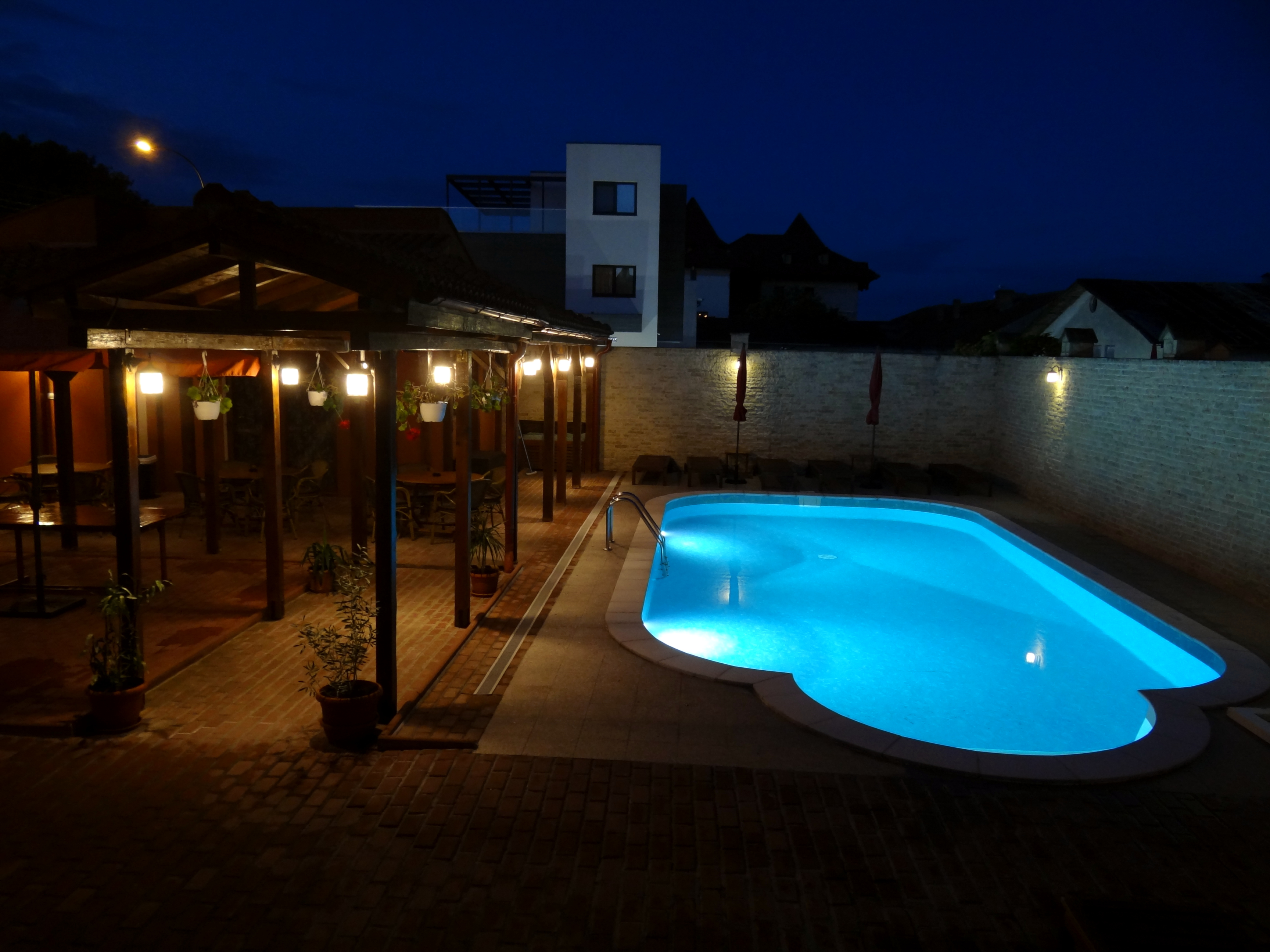 Piscina, vedere nocturna